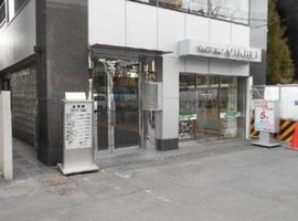 銀嶺ビル エントランス　写真