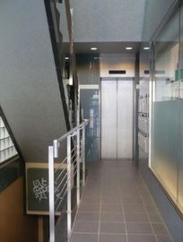 銀嶺ビル エレベーターホール　写真