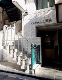 ストーク新宿井岡ビル エントランス　写真