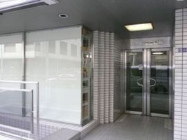 日本橋銀三ビル エントランス　写真