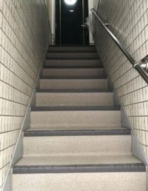庄勢ビル 階段　写真