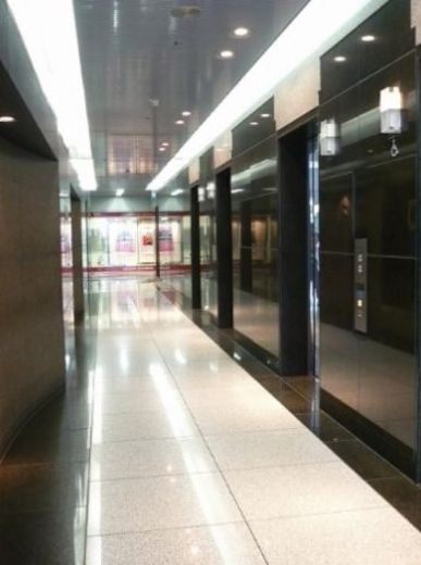 新宿エルタワー エレベーターホール　写真