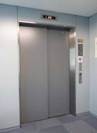 新宿エルタワー エレベーター　写真