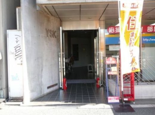 三王商会四谷ビル エントランス　写真