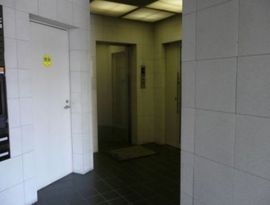 三王商会四谷ビル エントランスホール　写真