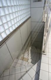 恵比須ビル 階段　写真