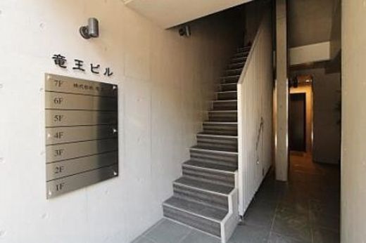 竜王ビル 階段　写真