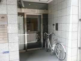 西桜ビル エントランス　写真