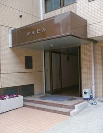 安永ビル エントランス