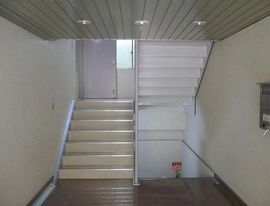 安永ビル 階段　画像