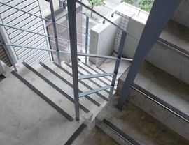 アロス渋谷ビル 階段　写真