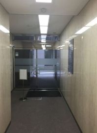 茅場町日殖ビル エントランスホール　写真