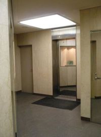 茅場町日殖ビル エントランスホール　画像