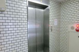 庄司ビル エレベーター