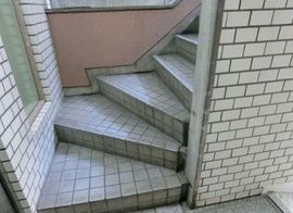 庄司ビル 階段