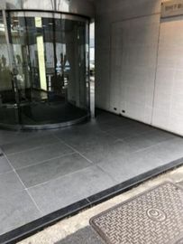 野村不動産南新宿ビル エントランス　写真