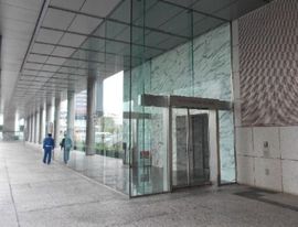 東京汐留ビルディング エントランス　写真