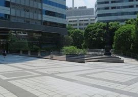 紀尾井町ビル 敷地内　写真