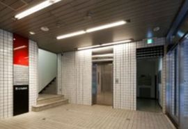 いちご箱崎ビル エントランスホール　写真