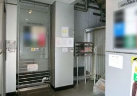 玉久ビル エントランス