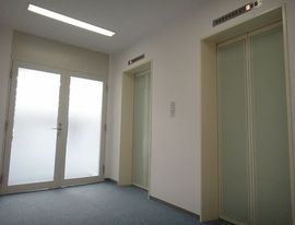 日本工築2号館ビル 出入り口