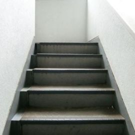 BRエビスAKビル 階段　写真