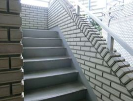 NNビル 階段　写真