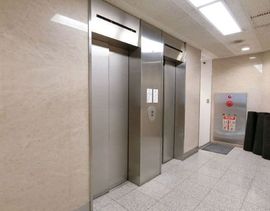 岩月ビル エレベーターホール　写真