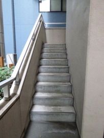 サンライズ長井ビル 階段