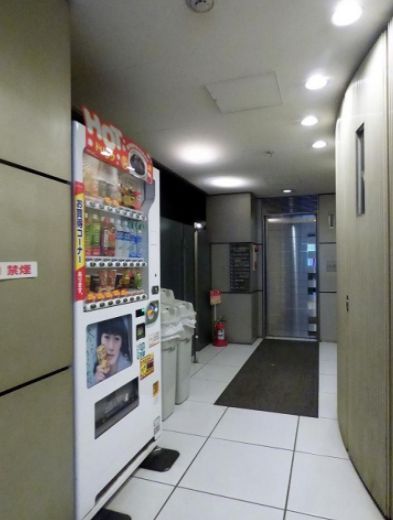 スクワール日比谷ビル 廊下　自販機