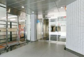 日庄ビル エントランス