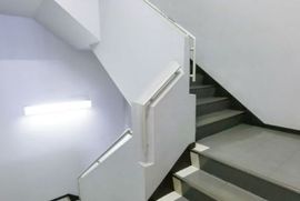 日庄ビル 階段