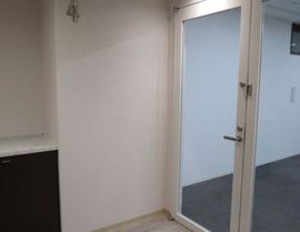 エヌワンビル 出入り口
