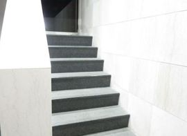 VORT白金台 階段　写真