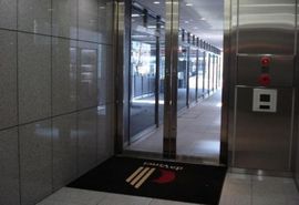 茅場町スクエアビル 入口　写真