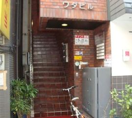 ワダビル 階段