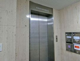 布萬スカイビル エレベーター