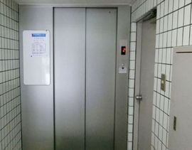 東屋ビル エレベーター
