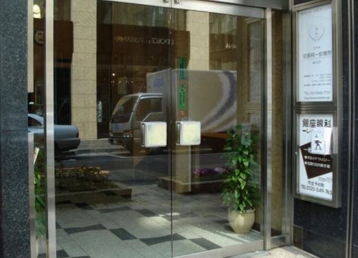 銀座風月堂ビル エントランス　画像
