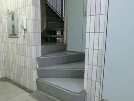 第3アマシンビル 階段