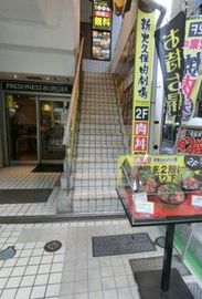 レアル新宿 階段