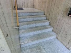 橋本ビル 階段
