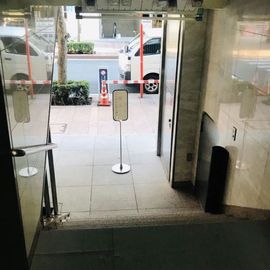 並木ビル エントランスホール　写真