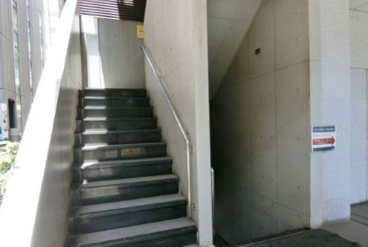 ラウンドクロス銀座2丁目 階段　写真