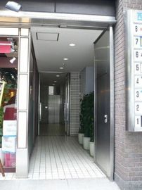 西新宿小林ビル 出入り口