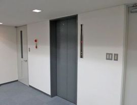 156御苑ビル 出入り口