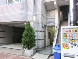 玉井企画ビル エントランス