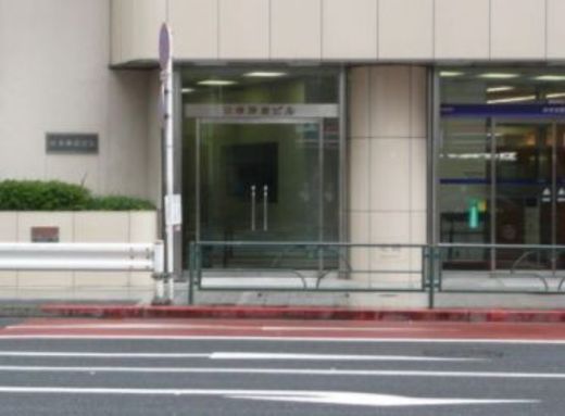 日幸神田ビル エントランス　写真