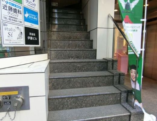 宮益坂伊藤ビル 階段