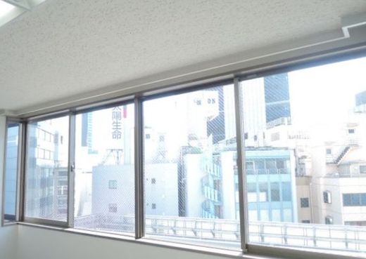 宮益坂伊藤ビル 窓